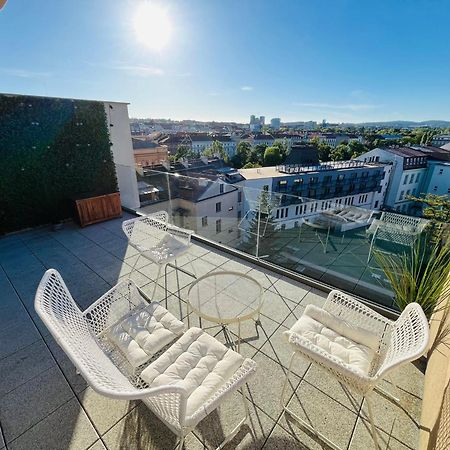 Brno City Center Apartment With Parking And A Big Terrace Exteriör bild