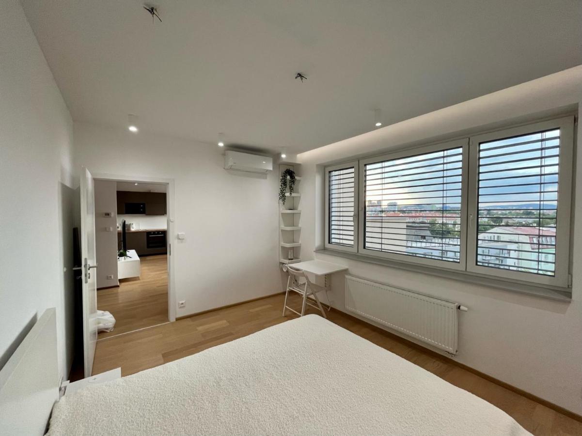 Brno City Center Apartment With Parking And A Big Terrace Exteriör bild