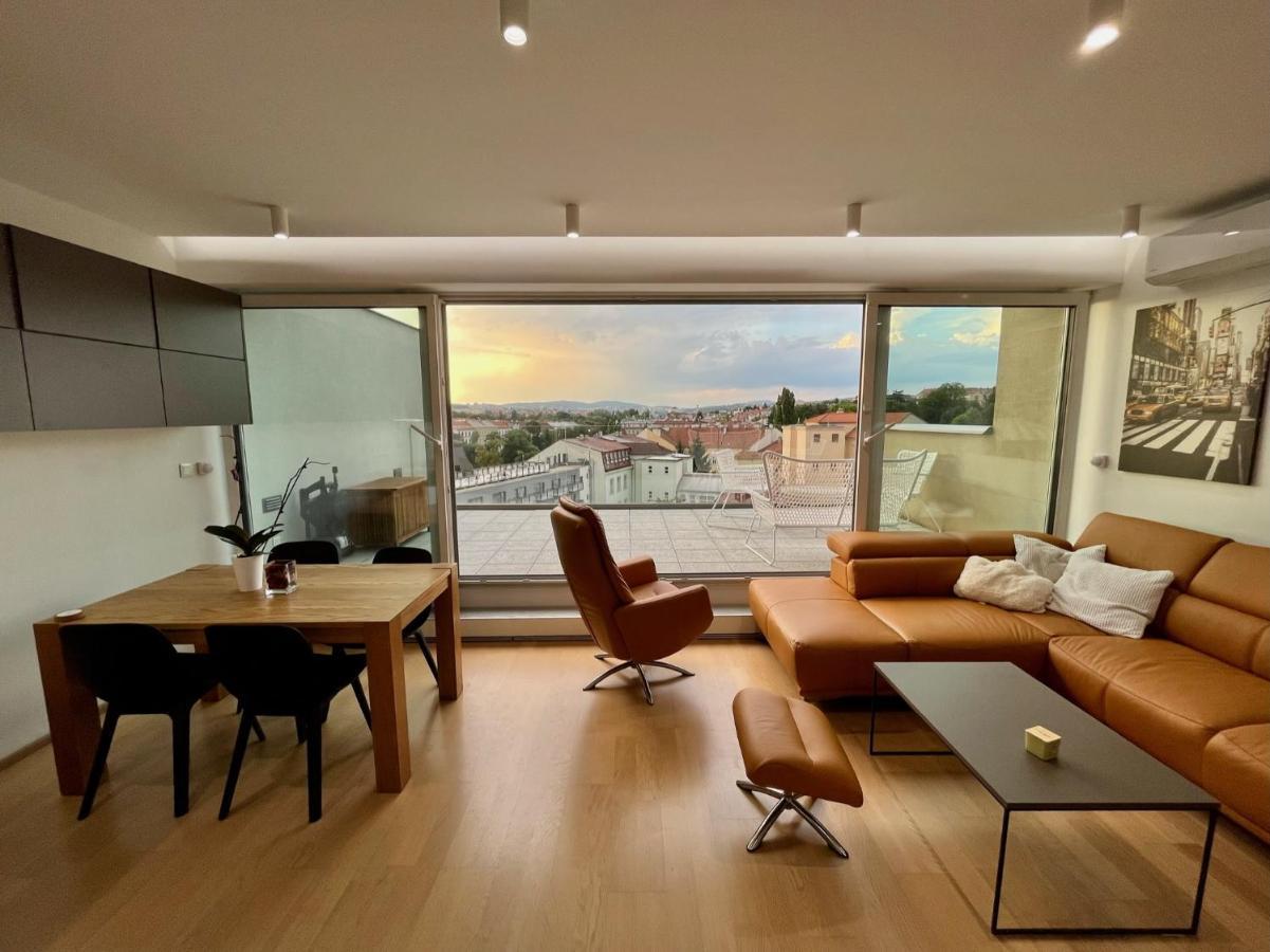 Brno City Center Apartment With Parking And A Big Terrace Exteriör bild