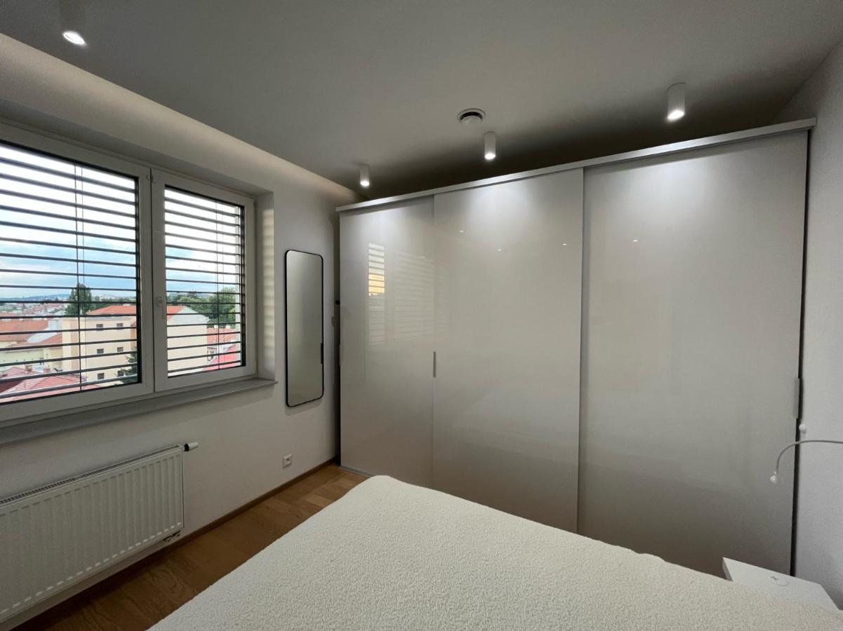 Brno City Center Apartment With Parking And A Big Terrace Exteriör bild